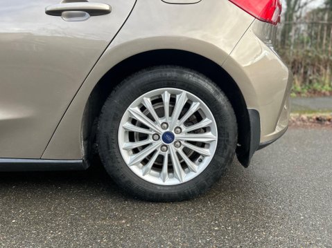 Ford Focus TITANIUM 38