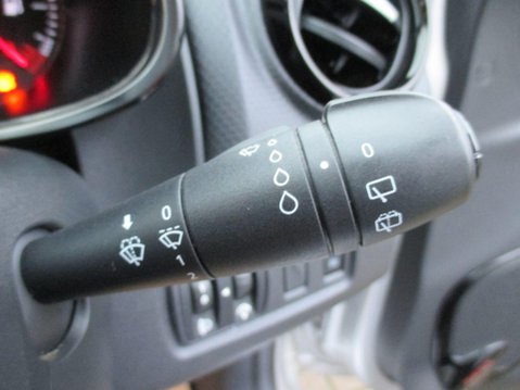 Renault Clio 0.9 TCe Play Euro 6 (s/s) 5dr 36