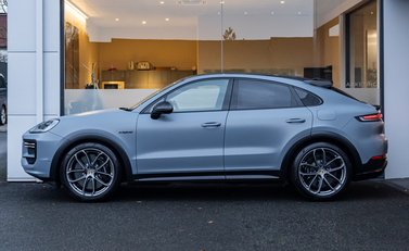 Porsche Cayenne TURBO E-HYBRID Coupe with GT Package 3