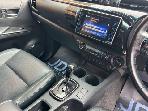 Toyota Hilux 2.4 HI-Luxury Invincible X D-4D 4WD Double Cab Auto 4WD 5dr 24