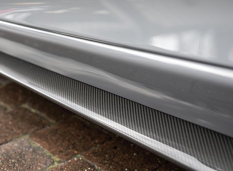 Aston Martin Vanquish Volante 30