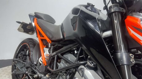 KTM Duke 2017 19K SPARES OR REPAIR PROJECT NAKED SUPERMOTO BIKE 125CC 13