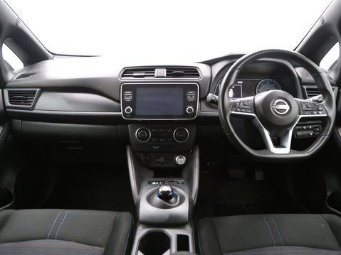 Nissan LEAF 39kWh Acenta Auto 5dr 9