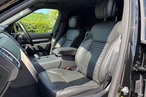 Land Rover Discovery D300 Commercial Dynamic HSE 3