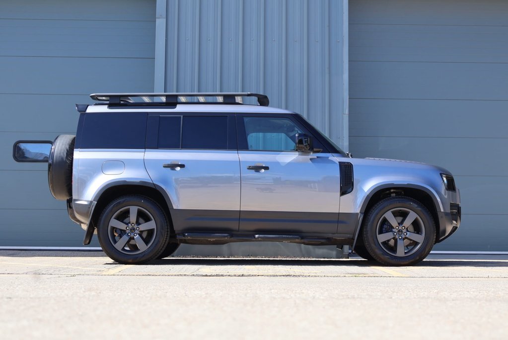 Land Rover Defender 110 HARD TOP MHEV expedition model ask about rear seat conversion 4
