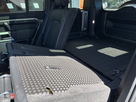 Land Rover Defender 3.0 FIRST EDITION MHEV 17