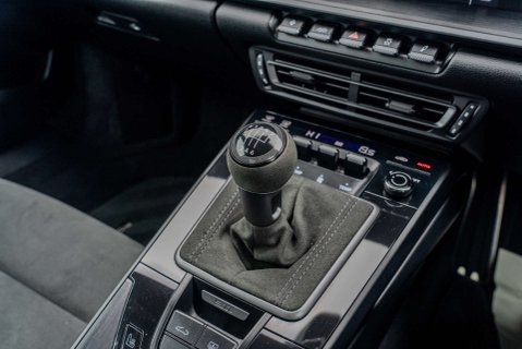 Porsche 911 Carrera GTS Manual 15