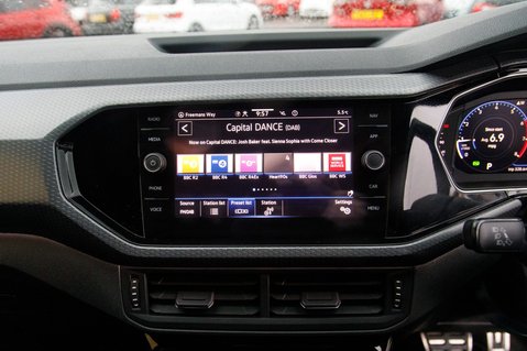 Volkswagen T-Cross R-LINE TSI DSG 23