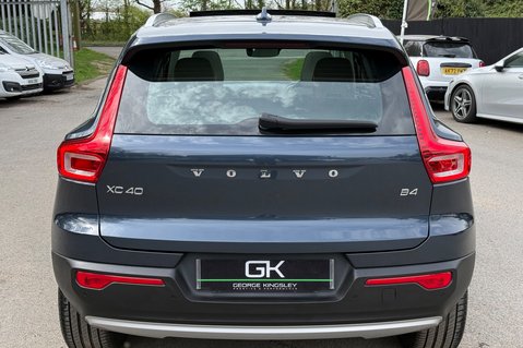 Volvo XC40 B4 INSCRIPTION MHEV 8