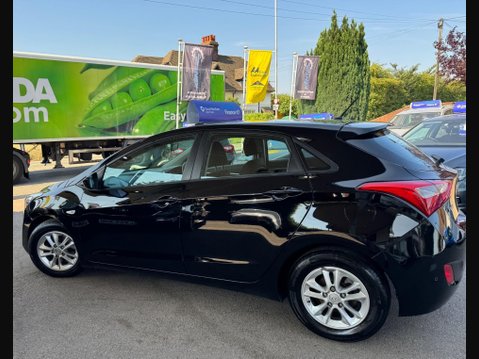 Hyundai i30 1.6 CRDi Blue Drive Active Euro 5 (s/s) 5dr 4