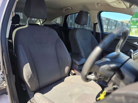 Ford Focus 1.6 Zetec Hatchback 5dr Petrol Manual Euro 5 (125 ps) 17