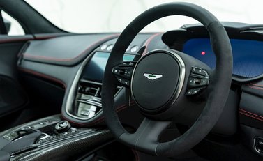 Aston Martin DBX 707 9