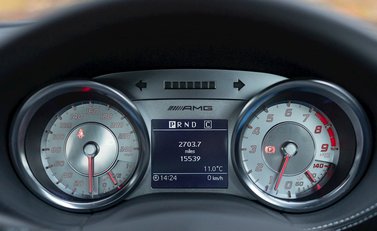 Mercedes-Benz SLS AMG 18