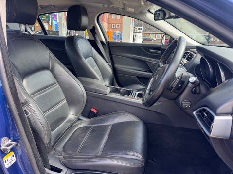 Jaguar XE GTDI PRESTIGE 3