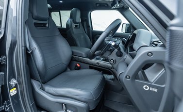 Land Rover Defender OCTA EDITION ONE 18