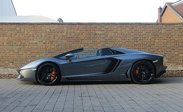 Lamborghini Aventador LP 700-4 Roadster 12