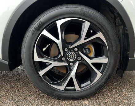 Toyota C-HR 1.8 C-HR-Dynamic HEV CVT 5dr 15