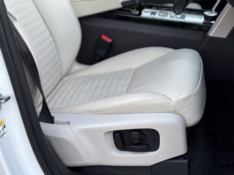 Land Rover Discovery TD6 HSE LUXURY 12