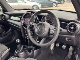 Mini Hatch 1.5 Cooper Sport 3dr 18