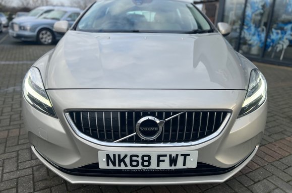 Volvo V40 2.0 T3 INSCRIPTION 4