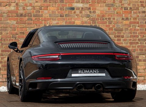 Porsche 911 Targa 4 GTS (991.2) 3