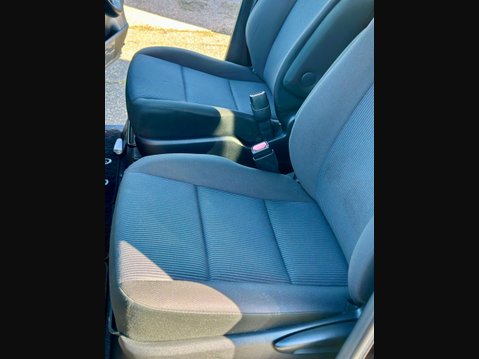 Toyota Noah Hybird 7 Seaters 35
