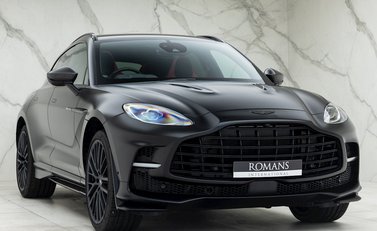 Aston Martin DBX 707 1