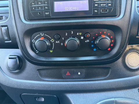 Renault Trafic 1.6 dCi 27 Business Panel Van 5dr Diesel Manual SWB Standard Roof Euro 6 (9 36