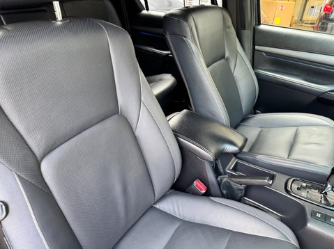 Toyota Hilux INVINCIBLE X 4WD D-4D DCB 22