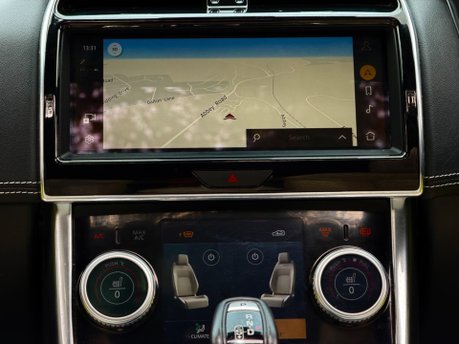 Jaguar XE R-DYNAMIC HSE BLACK 13