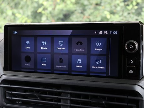 Peugeot Expert Expert 100kW 75kWh Professional Van Auto 22