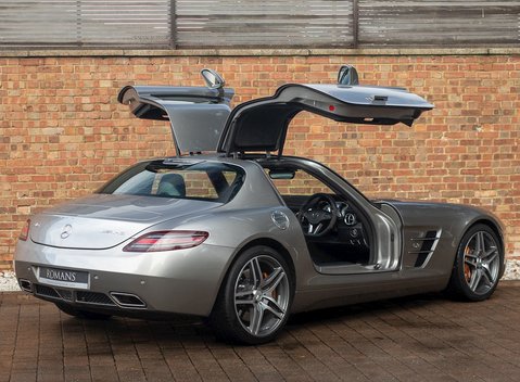 Mercedes-Benz SLS AMG 8