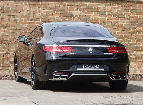 Mercedes-Benz S63 AMG Coupe 11