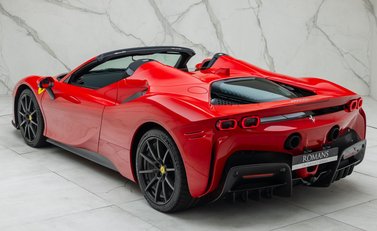 Ferrari SF90 Spider 15