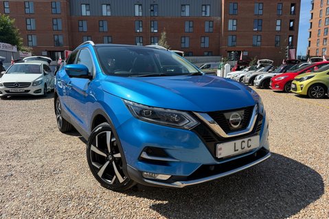 Nissan Qashqai TEKNA DIG-T.. 6 SERVICES.. GLASS ROOF.BOSE.CRUISE CONTROL  3