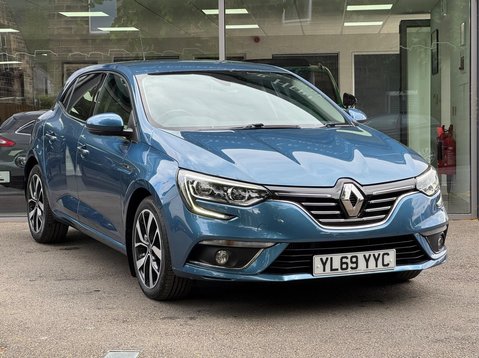 Renault Megane ICONIC TCE 5