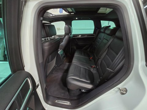 Volkswagen Touareg 3.0 TDI V6 BlueMotion Tech R-Line Plus Tiptronic 4WD Euro 6 (s/s) 5dr 54