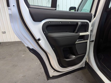 Land Rover Defender 2.0 Defender SE D Auto 4WD 5dr 69