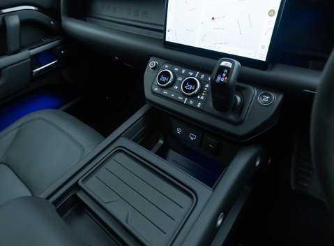 Land Rover Defender 110 V8 21