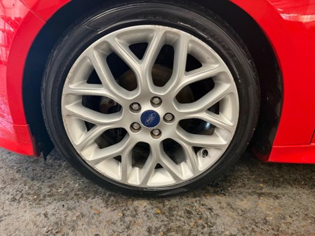Ford Focus 1.0T EcoBoost Zetec S Euro 5 (s/s) 5dr 22