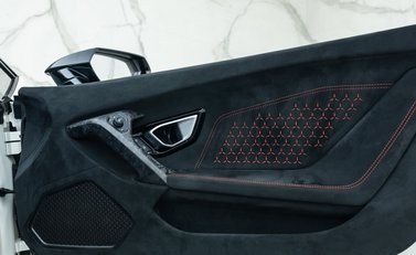 Lamborghini Huracan Spyder LP640-4 Performante 28