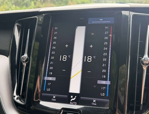 Volvo XC60 2.0 XC60 R-Design B5 MHEV Auto 5dr 30