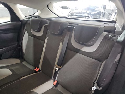 Ford Focus 1.6 Focus Zetec 105 5dr 18