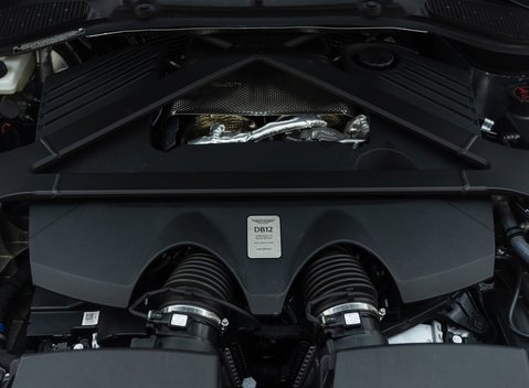 Aston Martin DB12 V8 34
