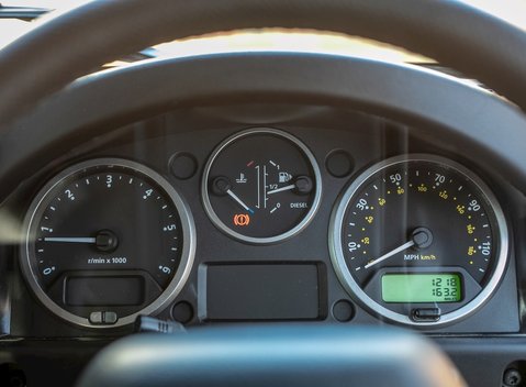 Land Rover Defender 90 TD XS Station Wagon 16