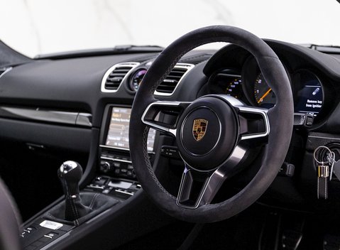 Porsche Cayman GT4 (718) 9