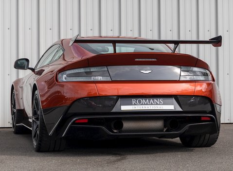 Aston Martin Vantage GT8 3