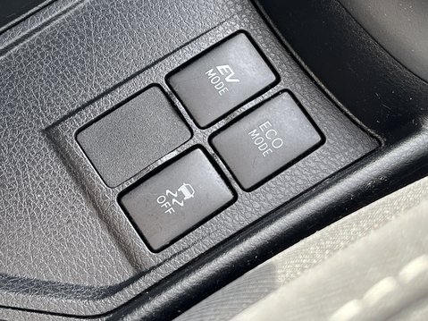Toyota Yaris 1.5 Hybrid Icon Tech 5dr CVT 34