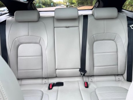 Jaguar F-Pace 2.0 D200 MHEV R-Dynamic Black Auto AWD Euro 6 (s/s) 5dr 33