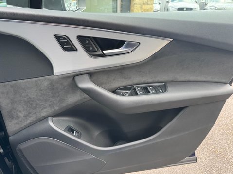 Audi Q7 TDI QUATTRO S LINE MHEV 32